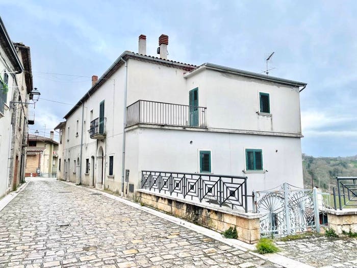 Appartamento trilocale in vendita in Via Porta Nova, Pontelandolfo
