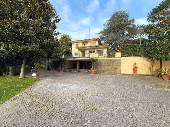 Casa con 6 locali in vendita in Via del Fico, Centro, Grottaferrata