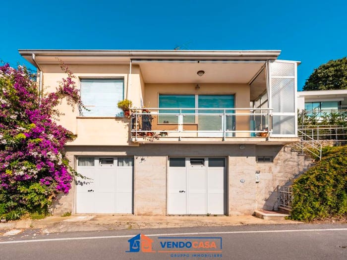Casa trilocale in vendita in Via Aprile, Bergeggi