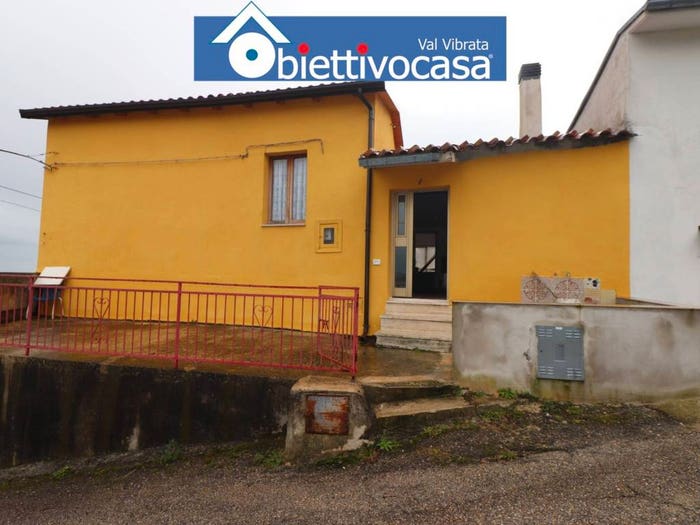 Casa quadrilocale in vendita in Via Nazario Sauro, Guazzano, Campli