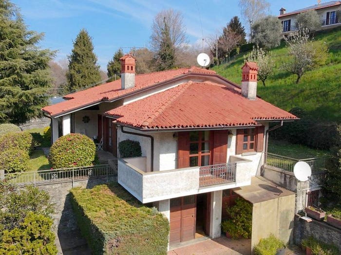 Casa quadrilocale in vendita in Via Giovanni Pascoli, Ello