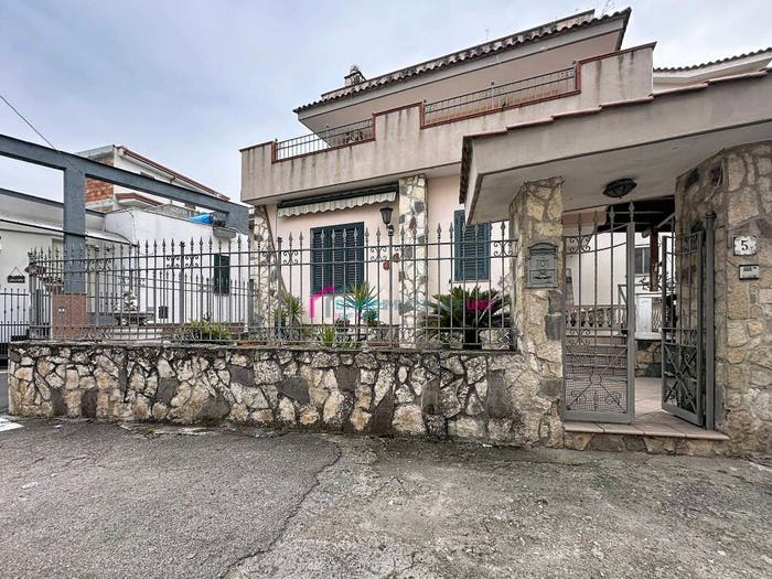 Casa con 6 locali in vendita in Via Principe di Piemonte, Centro, Camposano