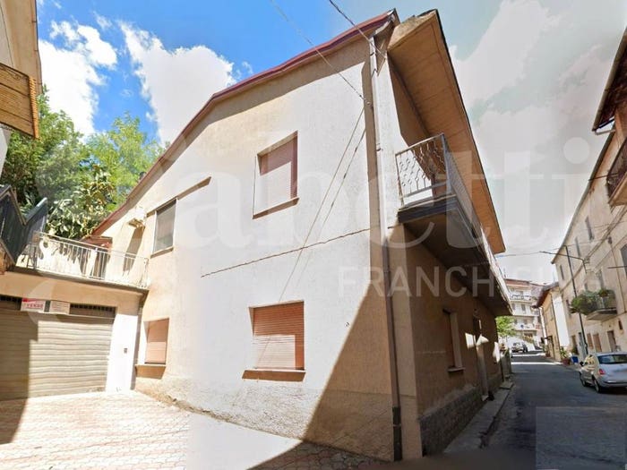 Appartamento con 5 locali in vendita in Via S Leo, Centro, Luzzi
