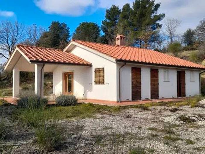 Casa con 6 locali in vendita in Via Case Nuove, Manciano