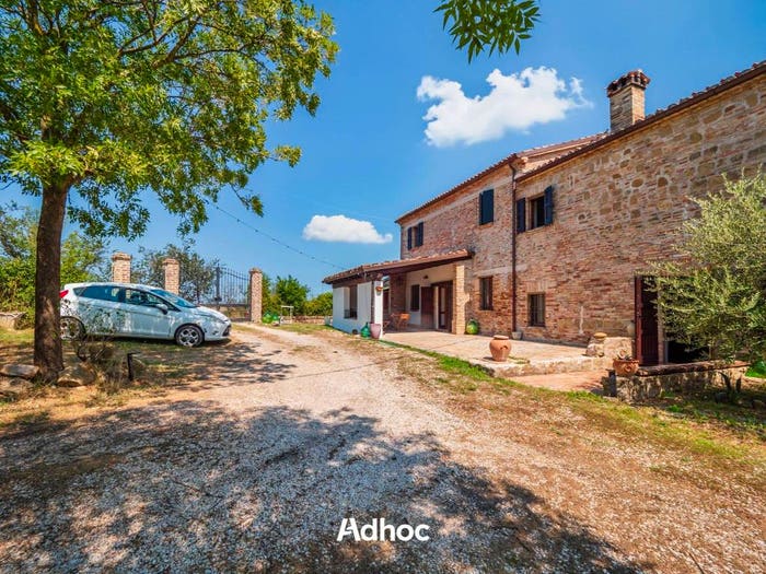 Casa con 6 locali in vendita in Via Alberone, Cartoceto