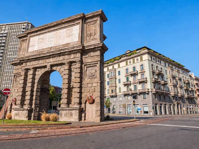 Appartamento quadrilocale in vendita in Corso Di Porta Romana, Quadronno Crocetta, Milano