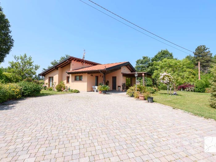 Casa con 6 locali in vendita in Via Monte Avaglio, Marliana
