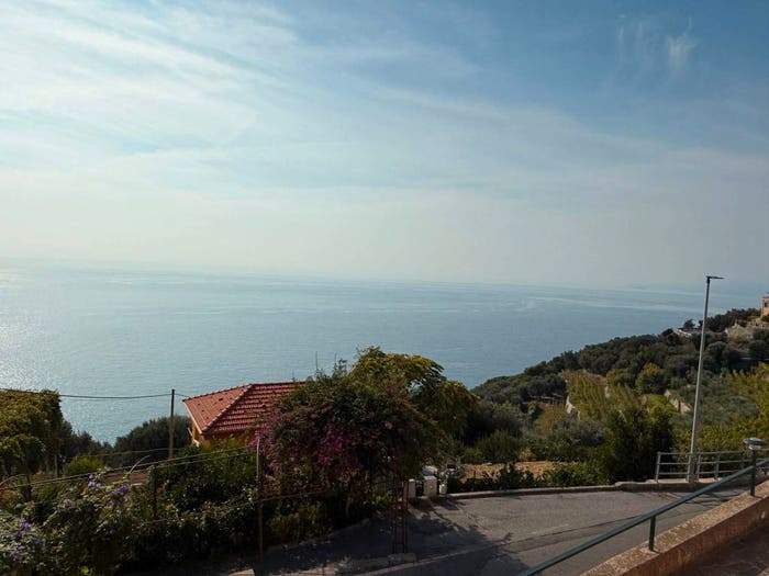 Appartamento trilocale in vendita in Via Manie, Finale Ligure