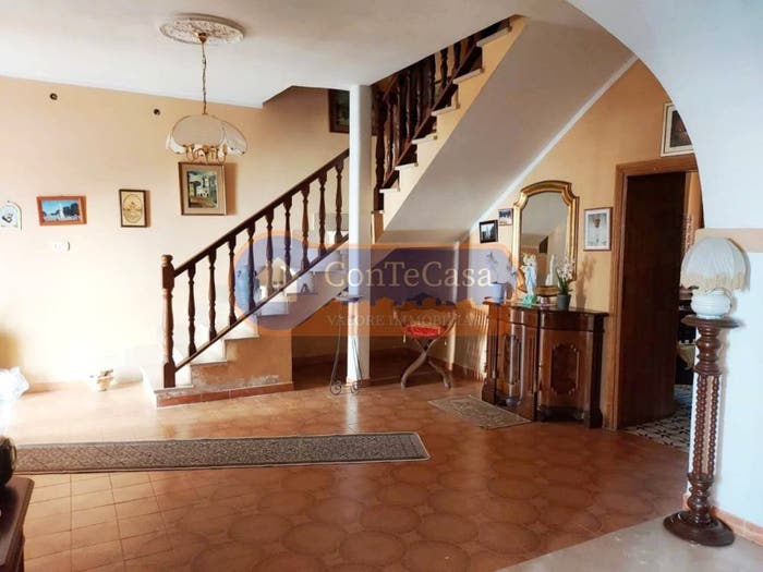 Casa con 6 locali in vendita in Via Veneto, Mara