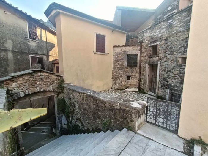 Appartamento con 6 locali in vendita in Piazza Palestro, Miseglia Bedizzano Codena, Carrara