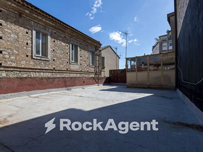 Appartamento trilocale in vendita in Via Luigi Settembrini, Centro Storico, Catanzaro