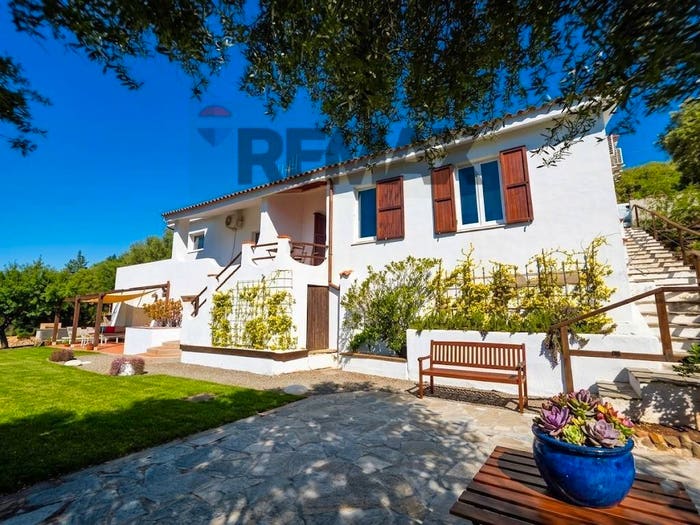 Casa con 6 locali in vendita in via Araucarie, Terra Mala Geremeas, Quartu Sant'Elena