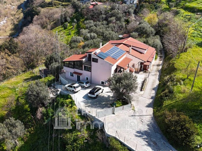 Casa con 6 locali in vendita in Località Castelluzzo, Cetraro