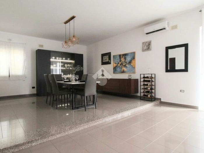 Casa trilocale in vendita in Piazza Fiume, Centro, Isola di Capo Rizzuto