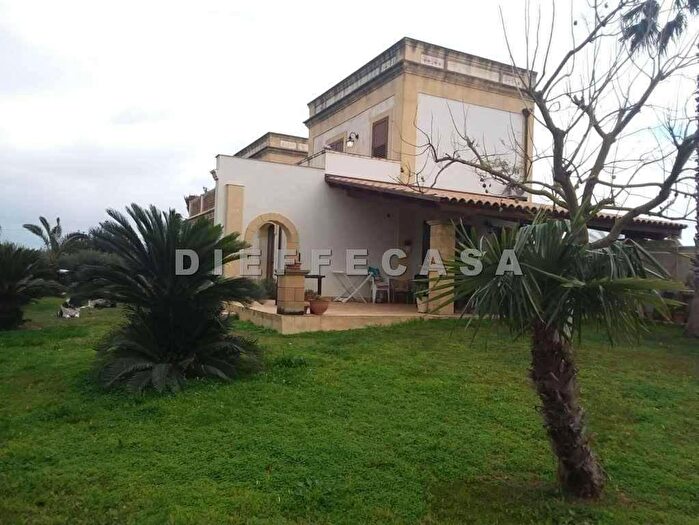Casa con 8 locali in vendita in Contrada Dammusello, Marsala