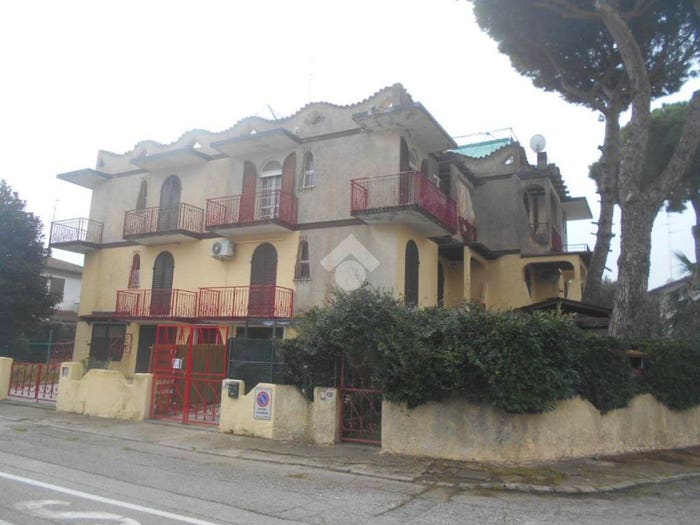 Appartamento trilocale in vendita in Viale Santo Domingo, Lido delle Nazioni, Comacchio