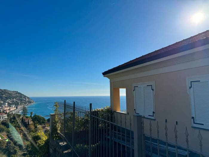 Casa con 6 locali in vendita in Ospedaletti