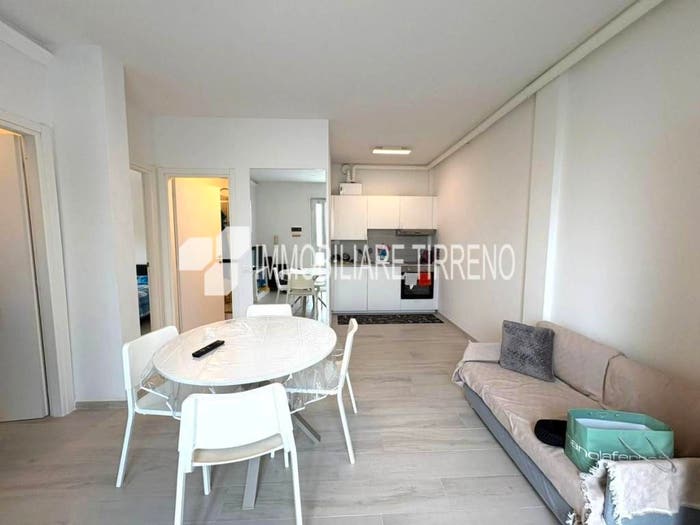 Appartamento trilocale in vendita in Via Firenze, Marina di Massa Centro, Massa