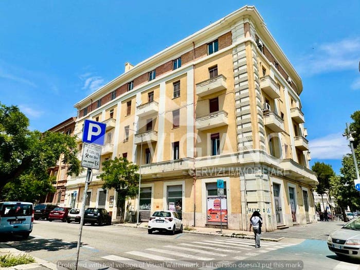 Appartamento quadrilocale in vendita in Via Vincenzo della Rocca, Villa Comunale, Foggia