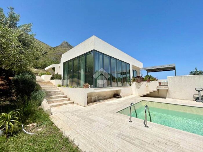 Casa quadrilocale in vendita in Contrada Gagliardetta, Castellammare del Golfo