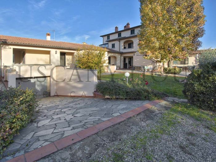 Casa con 6 locali in vendita in Frassineto, Arezzo