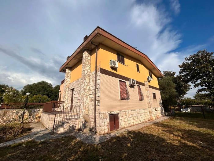 Casa con 5 locali in vendita in Via Andrea Mantegna, Pichini, Guidonia Montecelio