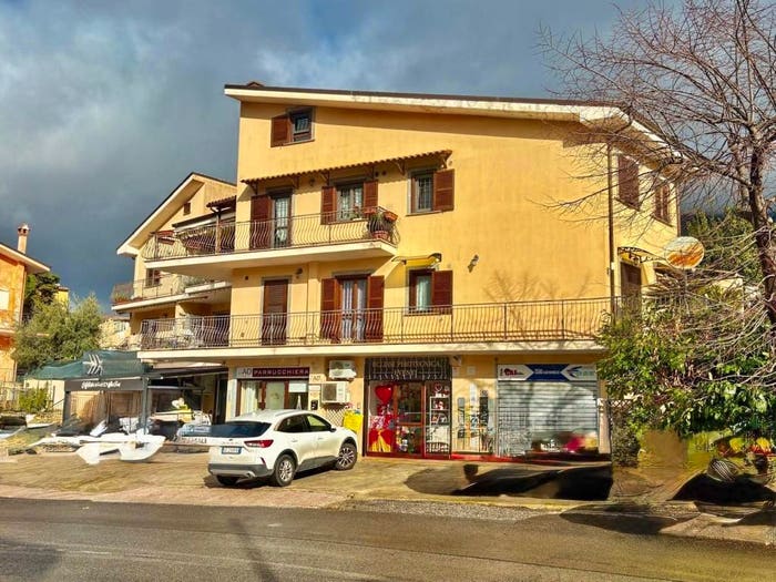 Appartamento quadrilocale in vendita in Via Europa, Centro, Marcellina