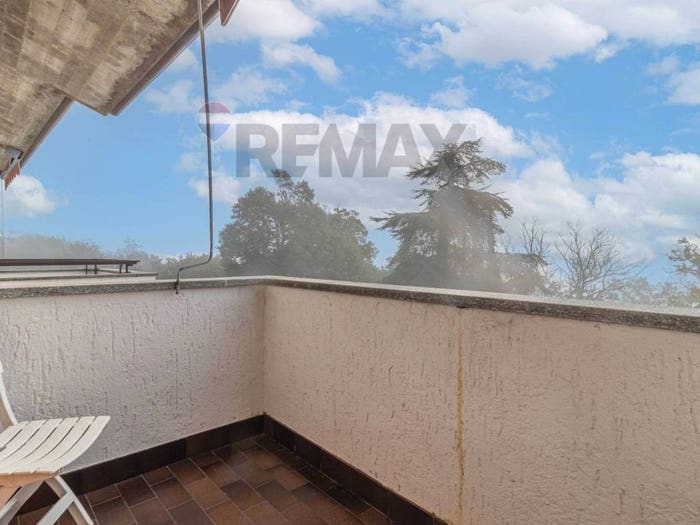 Appartamento quadrilocale in vendita in via per comnago, Centro, Lesa