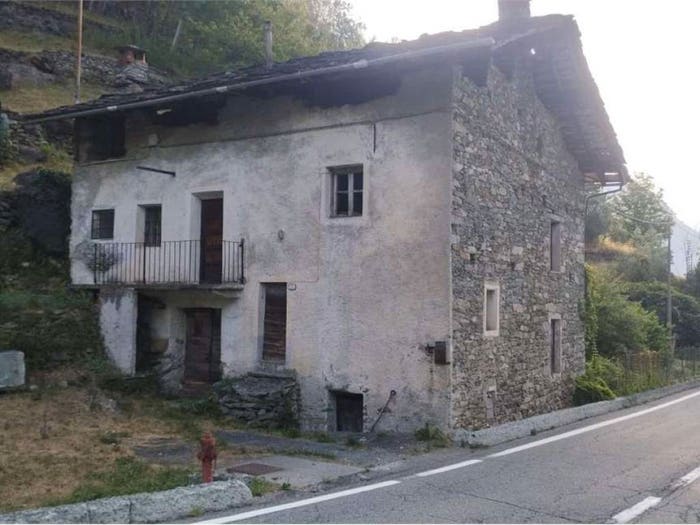 Casa con 6 locali in vendita in FRAZIONE LE GOURBELU', Hone