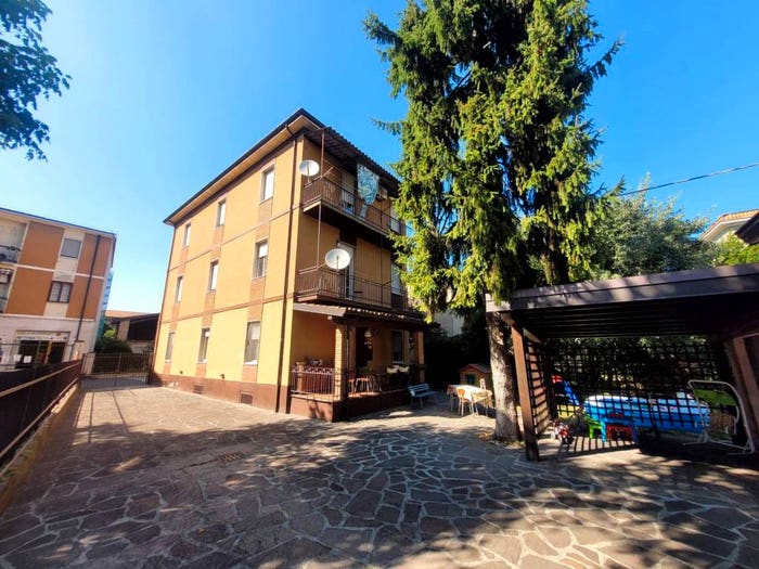 Casa con 6 locali in vendita in Piazzale Velleia, Via Colombo, Piacenza