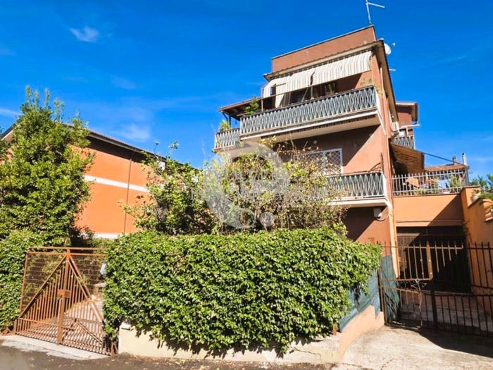 Appartamento trilocale in vendita in Via Federico Cassitto, Castel di Leva, Roma
