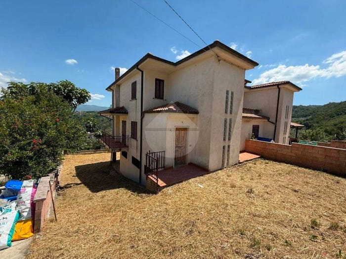 Casa con 6 locali in vendita in Via Casalicchio, Laurignano, Dipignano
