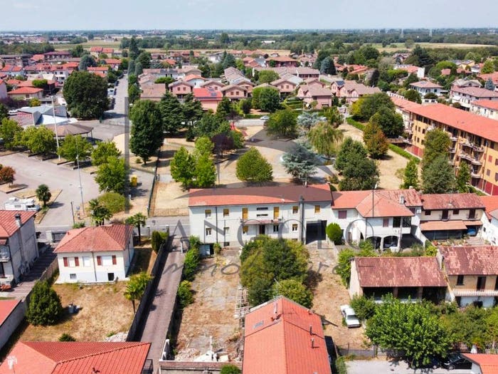 Casa con 6 locali in vendita in Via Fiume, Casorezzo