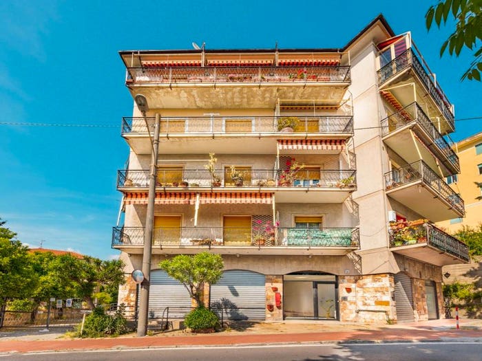 Appartamento con 5 locali in vendita in Via Martiri della Libertà, Porto Maurizio, Imperia