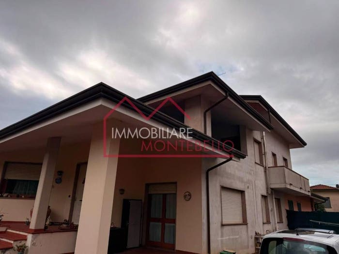Casa con 6 locali in vendita in Massarosa Paese, Massarosa