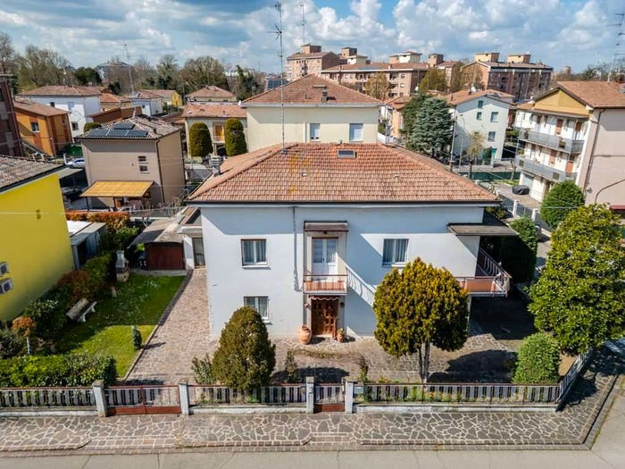 Casa con 6 locali in vendita in Via Tevere, Due Ponti, Carpi