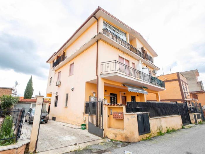 Appartamento trilocale in vendita in Via Bagheria, Fontana Candida, Roma
