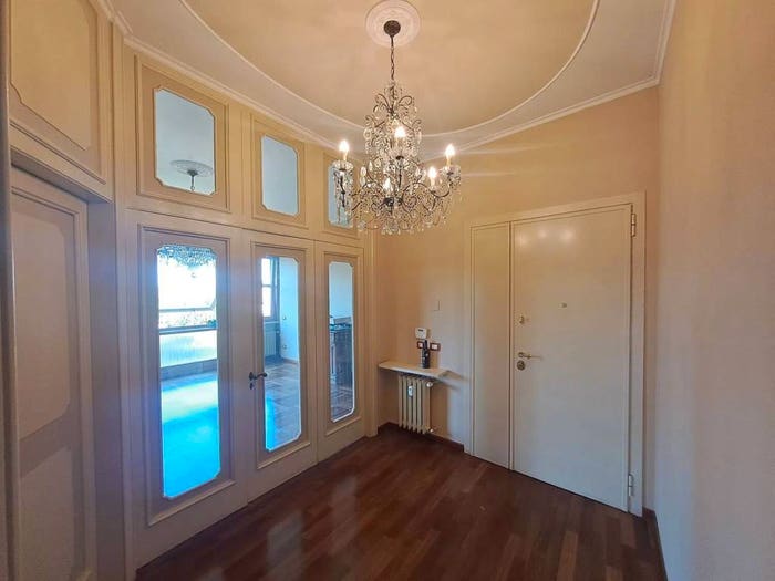 Appartamento con 6 locali in vendita in Viale Virginia Reiter, Viali, Modena