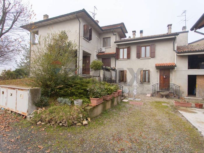 Casa con 6 locali in vendita in Fornio, Fidenza