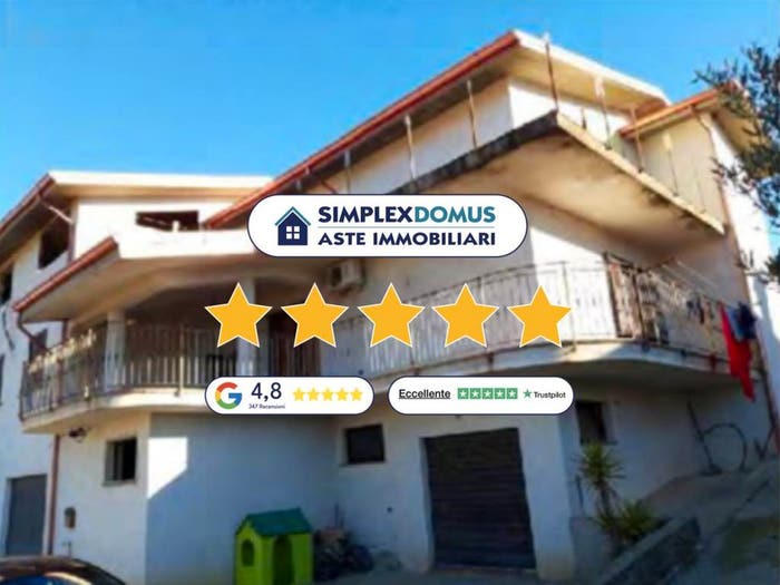 Appartamento con 6 locali in vendita in Contrada Castello, Luzzi