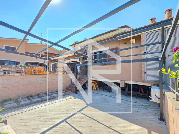 Casa trilocale in vendita in Via Prizzi, Borghesiana, Roma