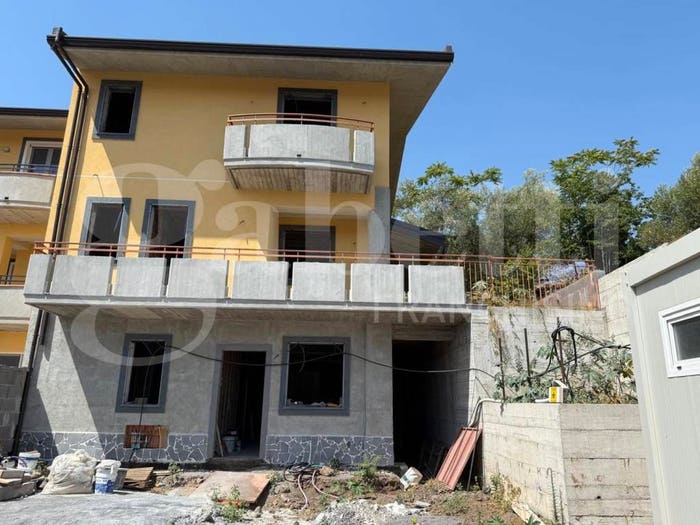 Casa con 6 locali in vendita in Via Galatea, Aci Catena