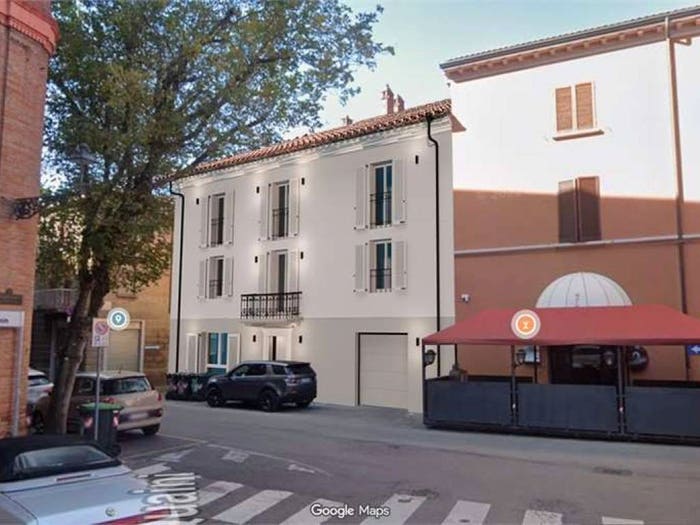 Appartamento con 5 locali in vendita in mq su due livelli con terrazzo abitabile, Centro Storico, Imola