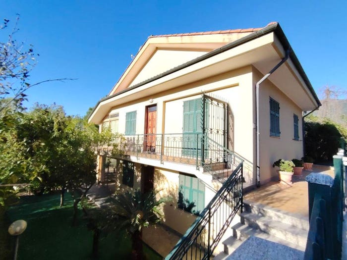 Casa con 6 locali in vendita in Via Bulasce, Centro, Loano