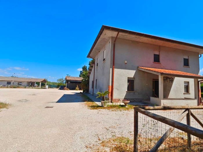 Casa con 6 locali in vendita in Via Santa Maria, Bainsizza, Latina