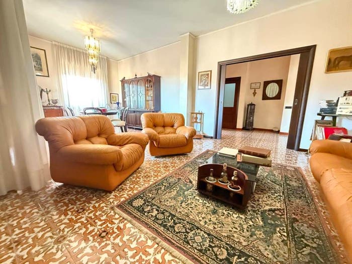 Appartamento con 6 locali in vendita in Via Lupoli, Ferrarecce Università, Caserta