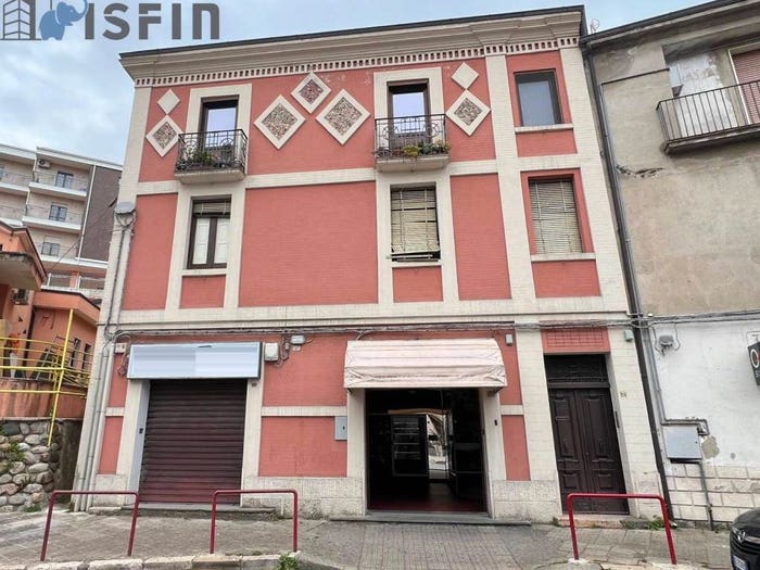 Appartamento con 6 locali in vendita in Via Antonio Guarasci, Centro, Rogliano
