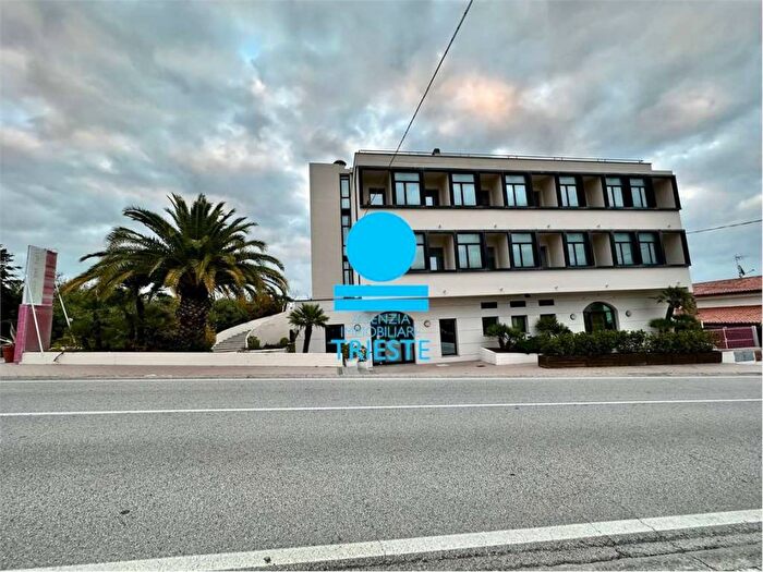 Casa con 6 locali in vendita in Montegranaro Loreto, Pesaro