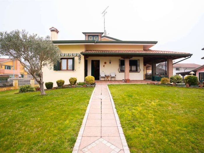 Casa con 6 locali in vendita in Via Macchiavelli, Centro, Torre di Mosto