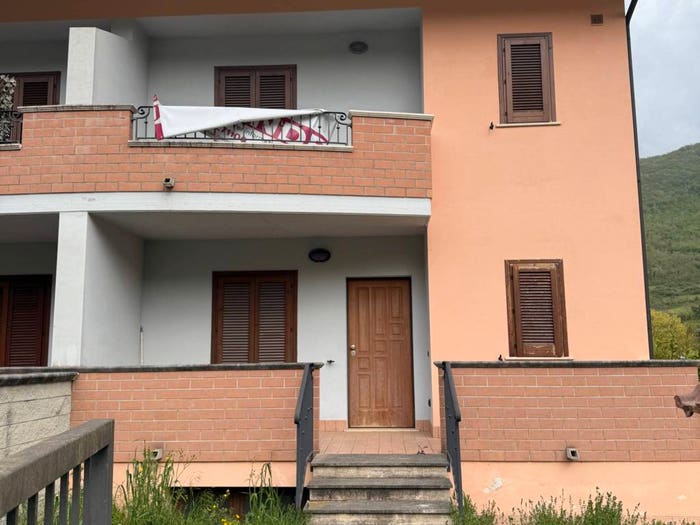 Casa con 6 locali in vendita in Via Salaria per Roma, Rieti